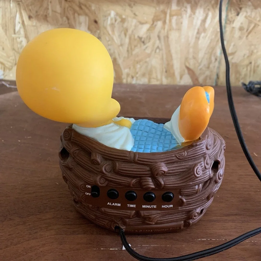 Looney Tunes Tweety Bird Digital Alarm Clock Vintage Collectible Plug In WORKS